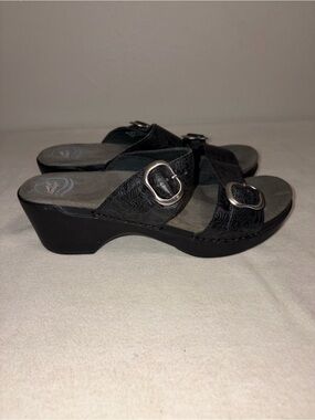 DANSKO Sophie Black Leather Embossed Floral Strap Slide Sandal Size 39
